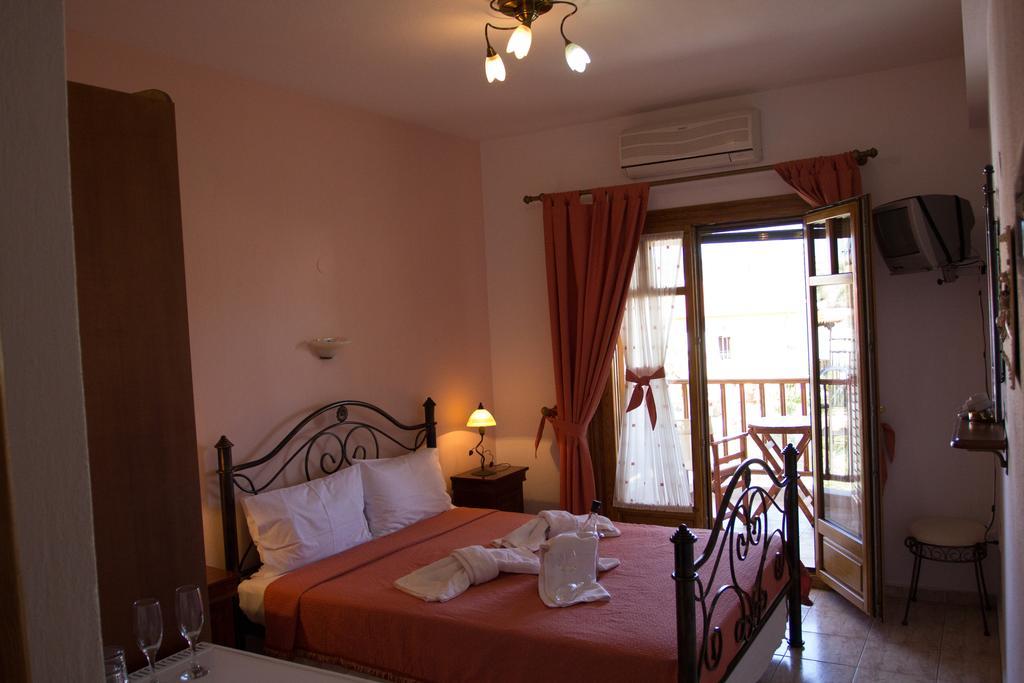 Hotel Ismini Ammouliani Room photo